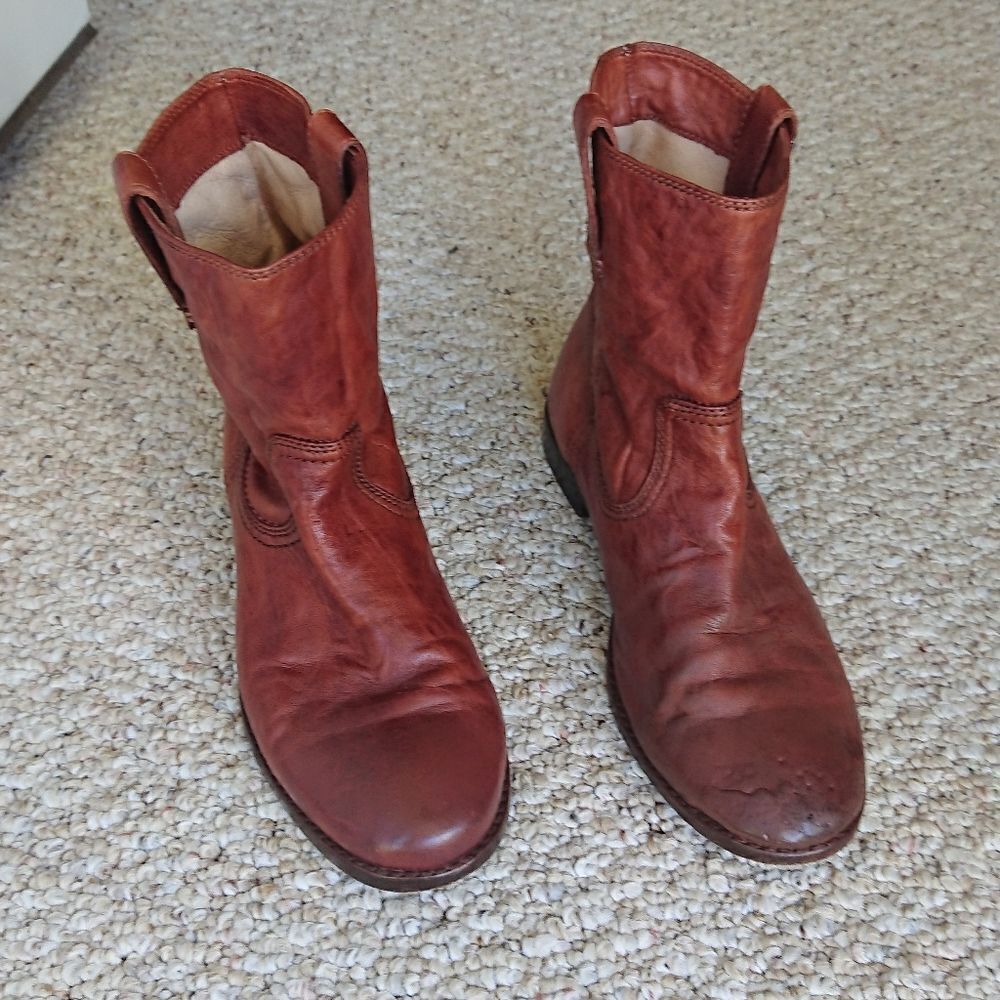 Frye Shoes Frye Anna Shortie Boots in Cognac Antique color size 7.5